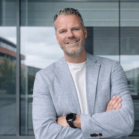 Portret van Bas